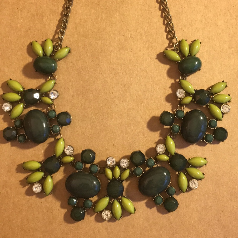 Green statement necklace